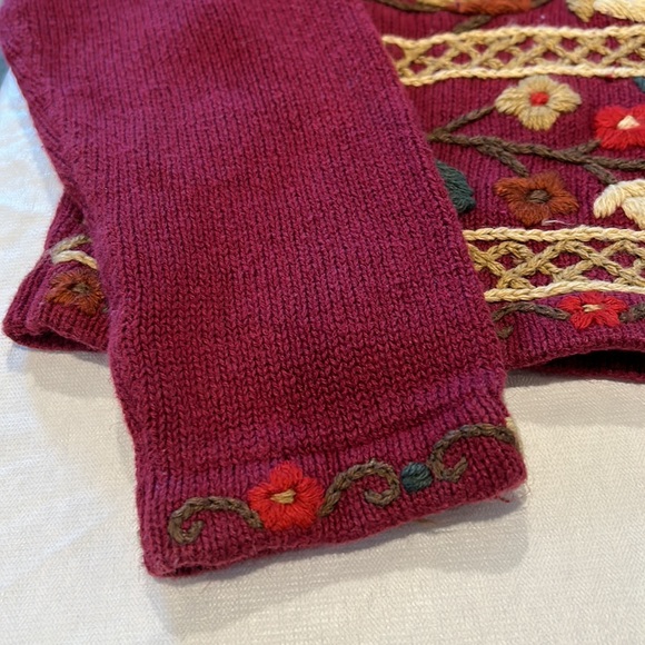 All Points Large Vintage Crewel Stitched Sweater Gently Worn Deep Red Fall - Picture 3 of 5